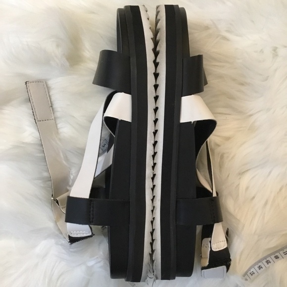 STYLUS size 8 black & white sandal with adjustable Velcro at heel - Picture 4 of 16